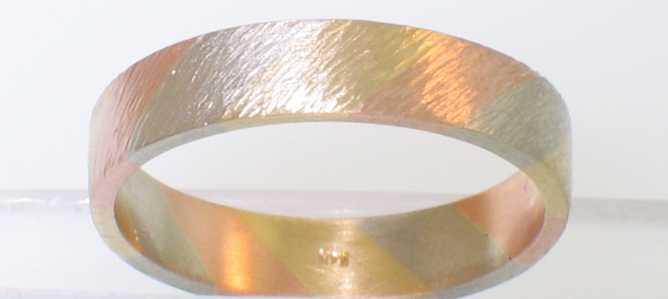 3-tone gold candycane band with chisel-hammer finish