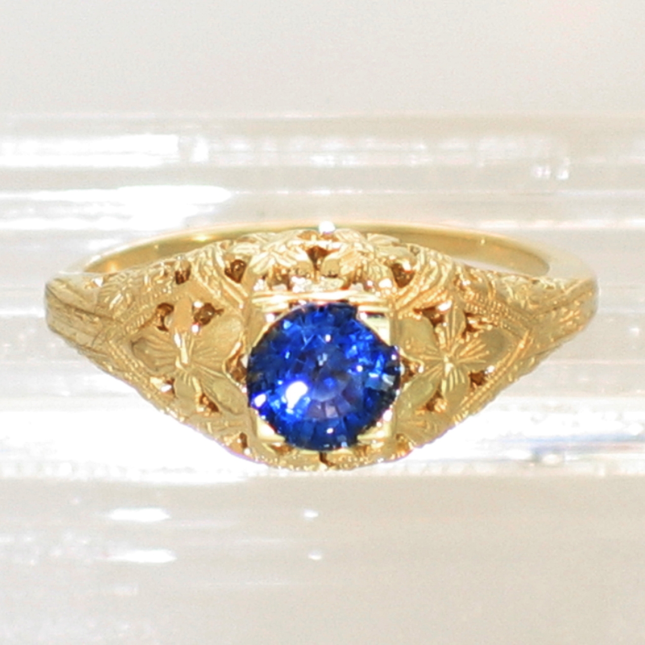 Sapphire Antique Ring Yellow Gold top view square